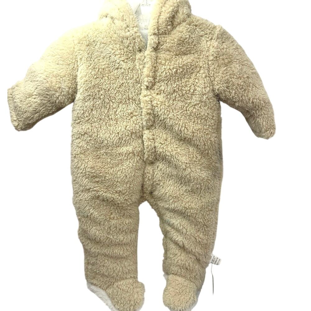 Vnvne Baby Snow suit new w/tags 3-6 months.